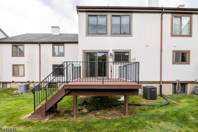 Welcome to this meticulously kept 2-bedroom townhouse complete - photo 44