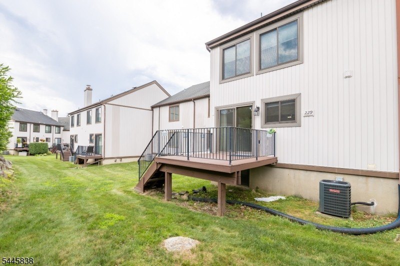 Welcome to this meticulously kept 2-bedroom townhouse complete - photo 46