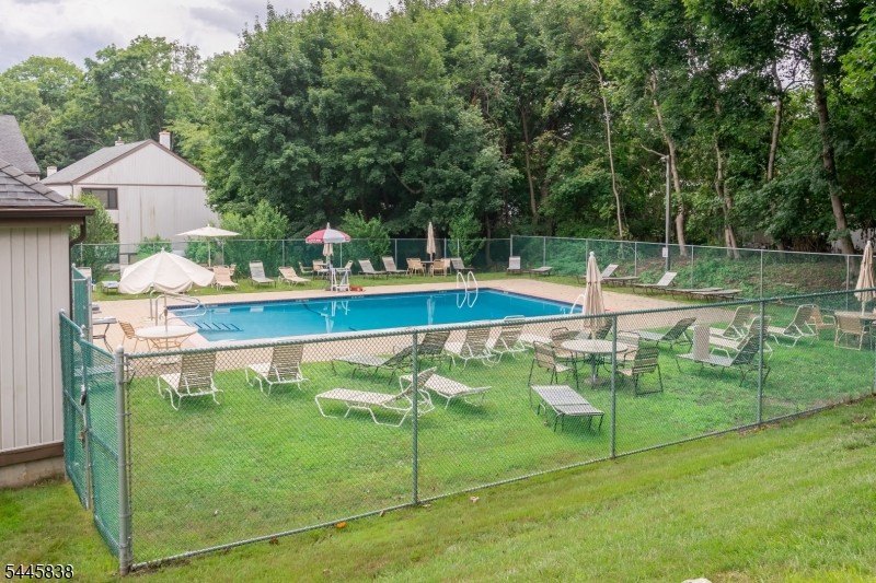 Welcome to this meticulously kept 2-bedroom townhouse complete - photo 50