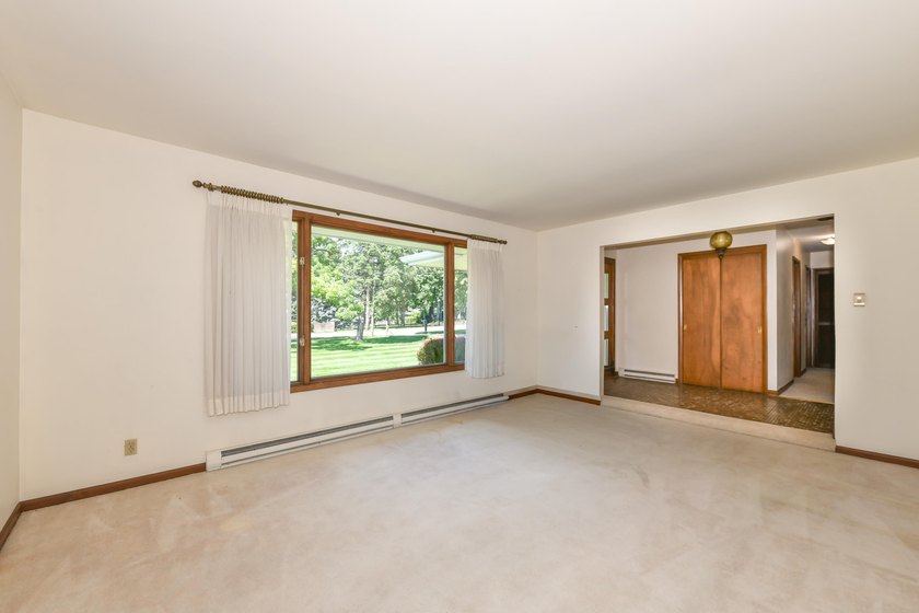 Spacious and inviting 3 bedroom, 2 bath ranch on a beautiful - photo 13