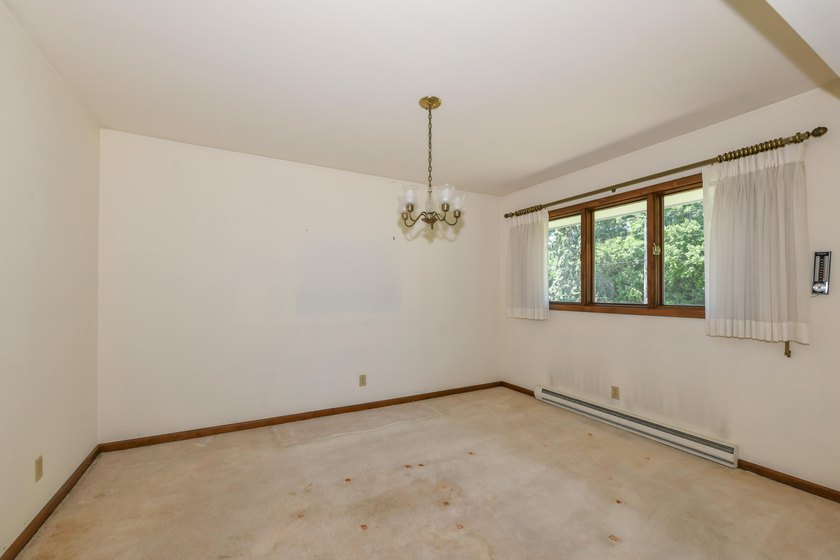 Spacious and inviting 3 bedroom, 2 bath ranch on a beautiful - photo 14