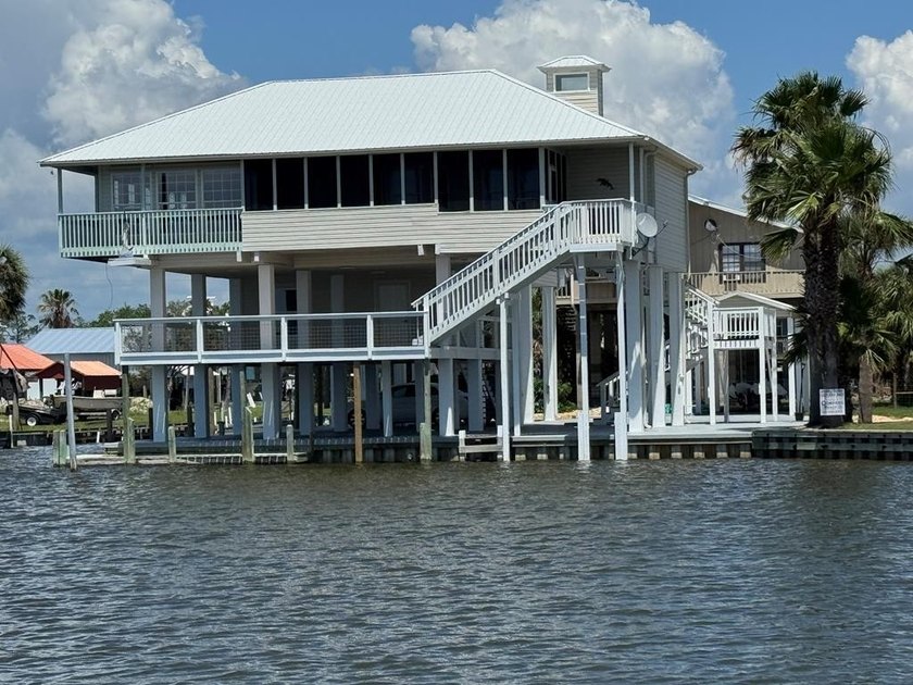 One of Horseshoe Beach's Finest.... This Luxurious 2/2 Gulf - photo 2