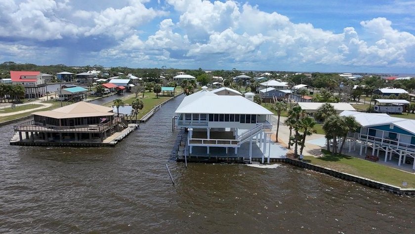 One of Horseshoe Beach's Finest.... This Luxurious 2/2 Gulf - photo 7