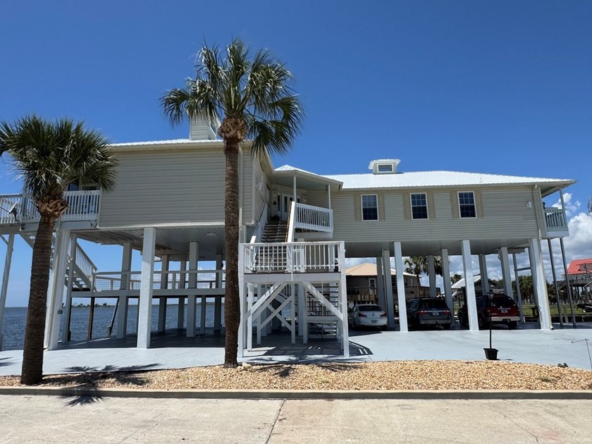 One of Horseshoe Beach's Finest.... This Luxurious 2/2 Gulf - photo 8