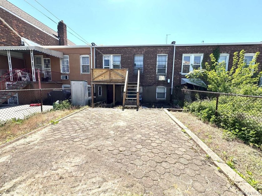Single-family home located at 625 E 93rd St, Brooklyn, NY 11236 - photo 2