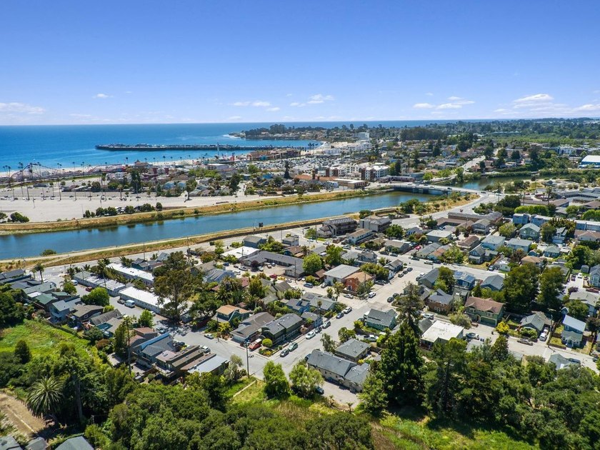 Peaceful, tucked away townhome just minutes from the Santa Cruz - photo 20