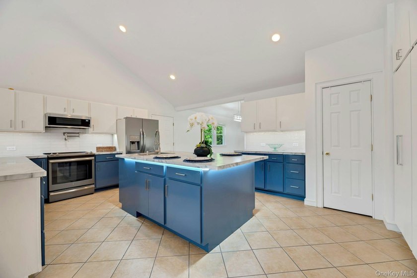 Nestled in the highly sought-after Tiana Shores enclave of - photo 9