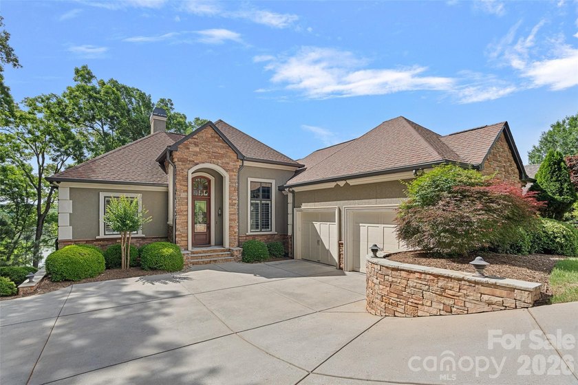 LAKEFRONT LUXURY | BIG WATER VIEWS | PRIVATE COVERED DOCK | - photo 4