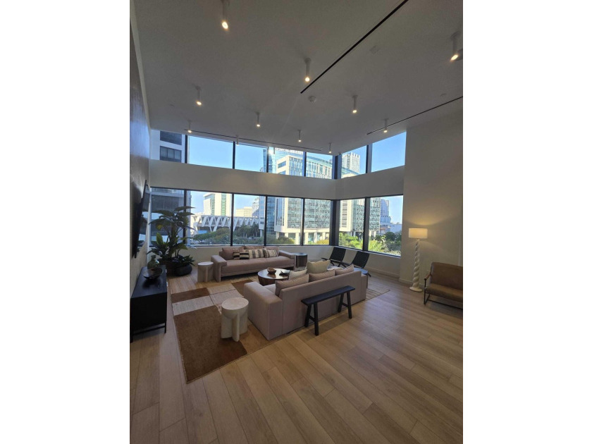 225 N Miami Ave 910 - photo 16