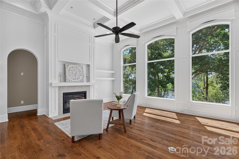 LAKEFRONT LUXURY | BIG WATER VIEWS | PRIVATE COVERED DOCK | - photo 8