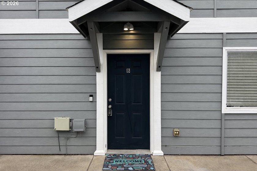 Well-maintained and turn-key, this 3 bedroom, 1.5 bathroom condo - photo 3
