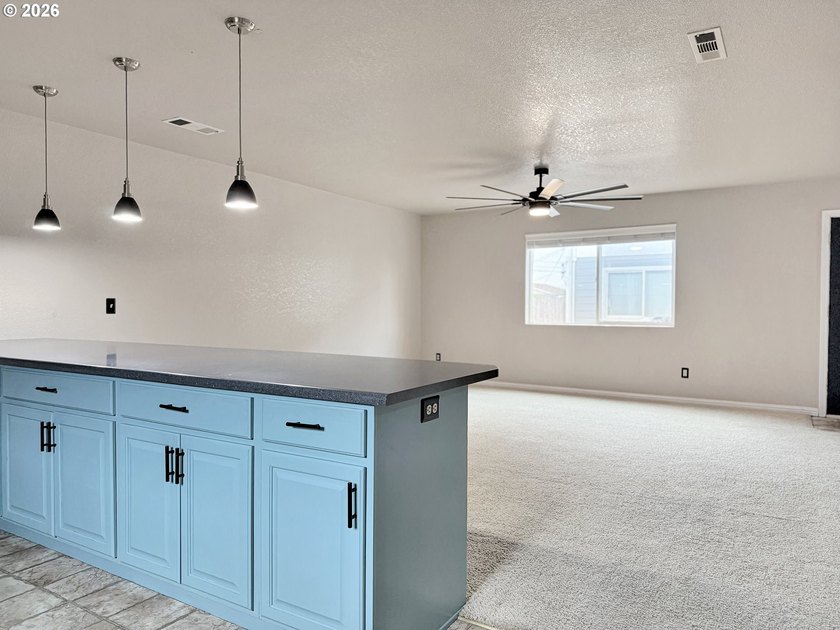 Well-maintained and turn-key, this 3 bedroom, 1.5 bathroom condo - photo 10