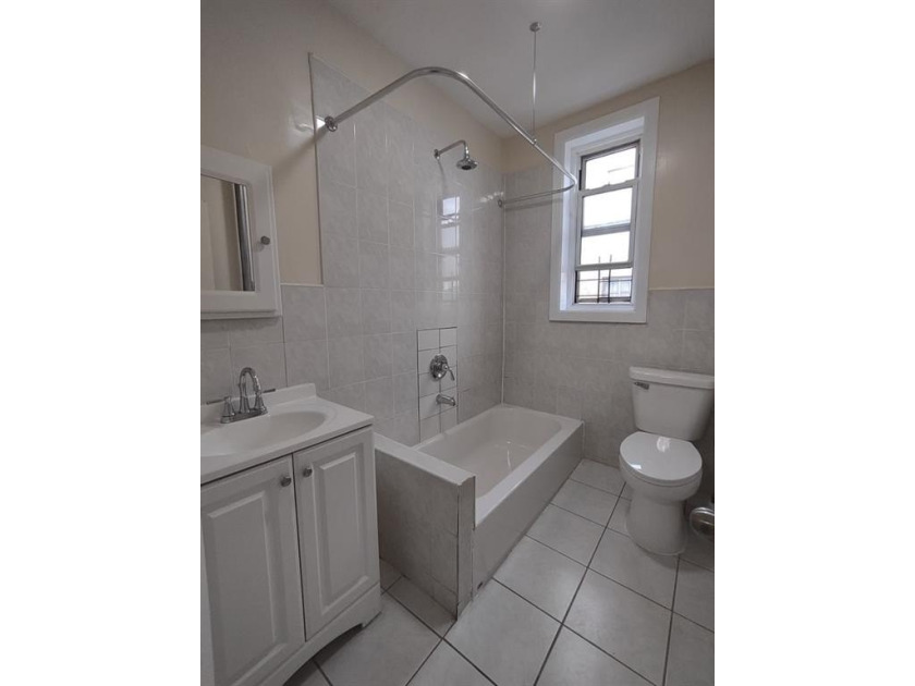Market-rate rental building featuring 14.5 bedrooms, 6 bathrooms - photo 4