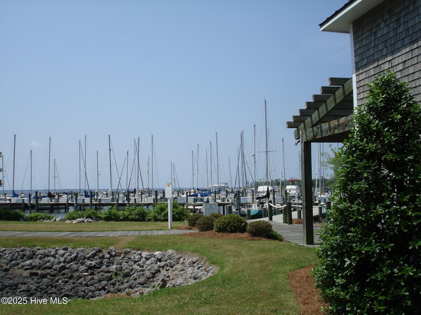50' boat slip, great amenities, location and priced to sell! - photo 4