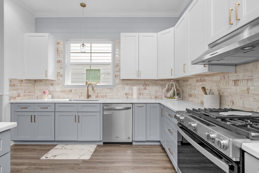OFFERING $20,000 in buyer closing cost!! This home offers a - photo 13