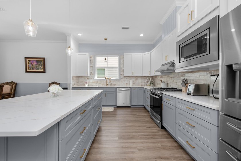 OFFERING $20,000 in buyer closing cost!! This home offers a - photo 14