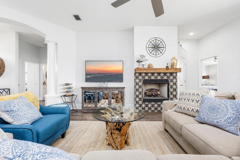 Imagine living just a short stroll away from the beach with a - photo 8