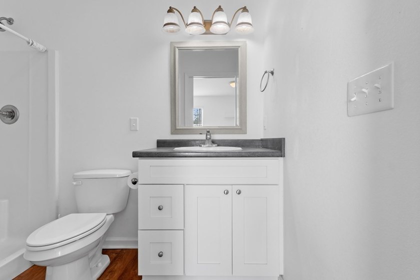 This quaint one bedroom, one bath offers simple southern charm - photo 3