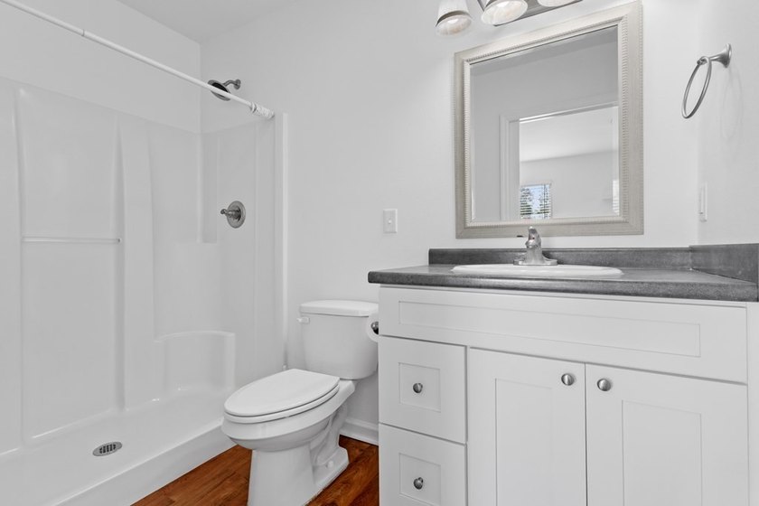 This quaint one bedroom, one bath offers simple southern charm - photo 4
