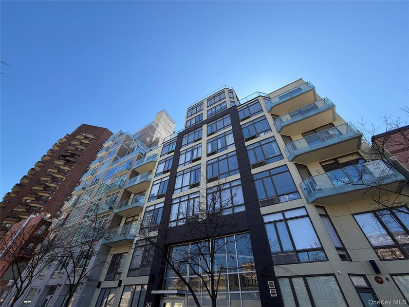 Spacious, Sun-Filled One-Bedroom Condo at The Conrad - East - photo 2