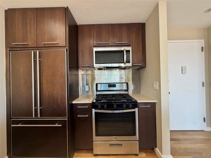 Spacious, Sun-Filled One-Bedroom Condo at The Conrad - East - photo 4