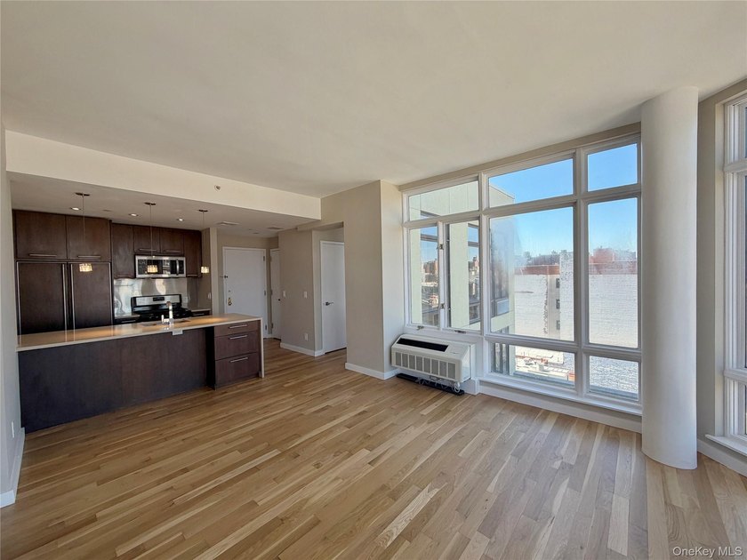 Spacious, Sun-Filled One-Bedroom Condo at The Conrad - East - photo 8