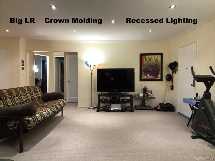 Desirable 2/3 BR w Modern, Open Concept Layout In Great Location - photo 11