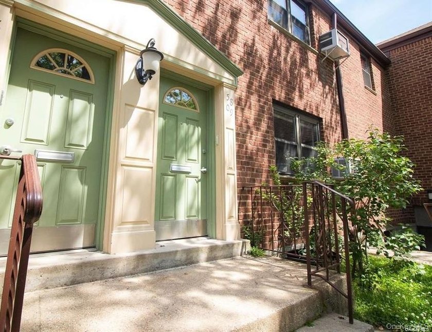Desirable 2/3 BR w Modern, Open Concept Layout In Great Location - photo 26