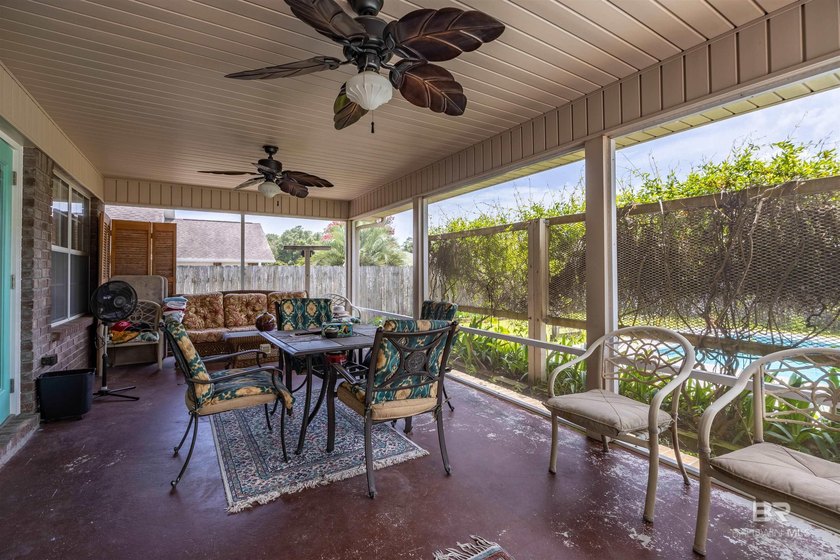 Beautiful 3-bedroom, 2-bath brick home offering comfort - photo 7