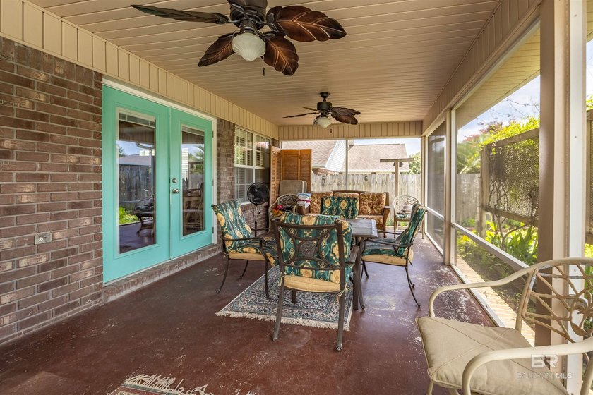 Beautiful 3-bedroom, 2-bath brick home offering comfort - photo 8