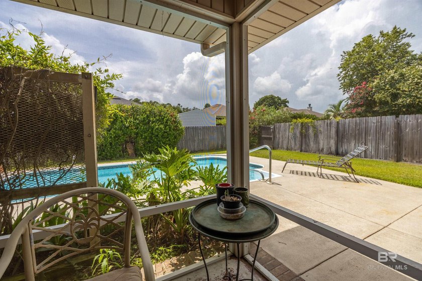 Beautiful 3-bedroom, 2-bath brick home offering comfort - photo 9