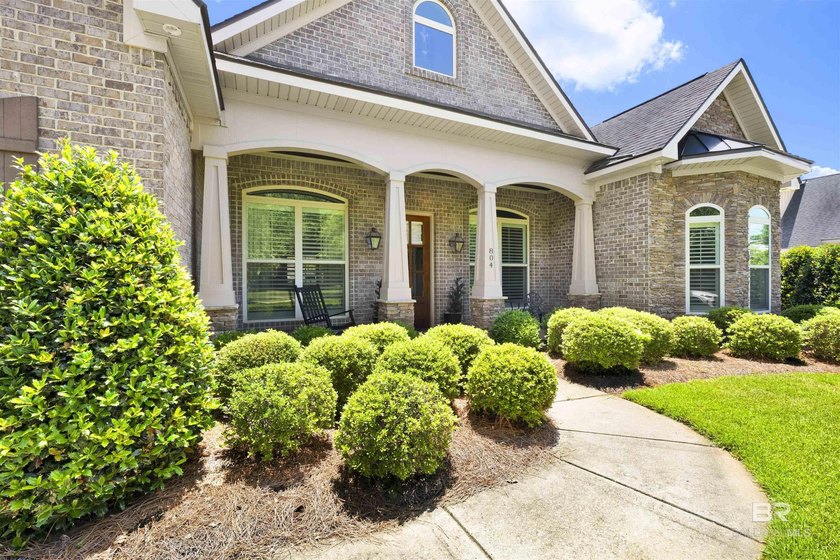A stunning custom home in the beautiful Summer Lake community - photo 2
