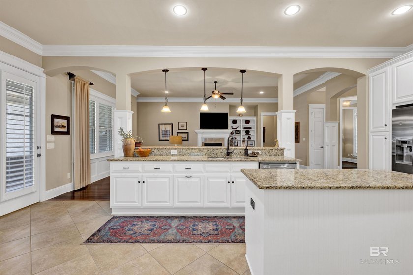 A stunning custom home in the beautiful Summer Lake community - photo 6