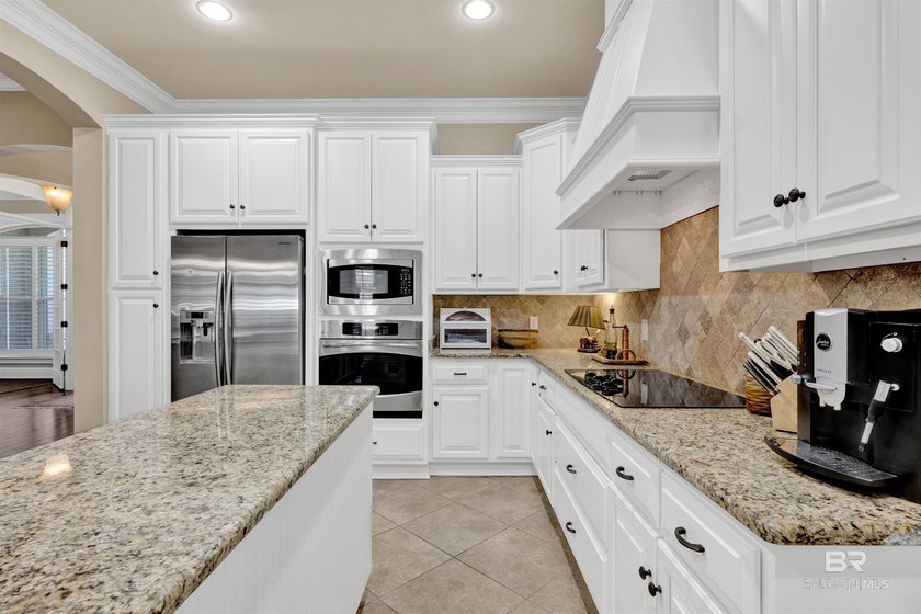 A stunning custom home in the beautiful Summer Lake community - photo 8