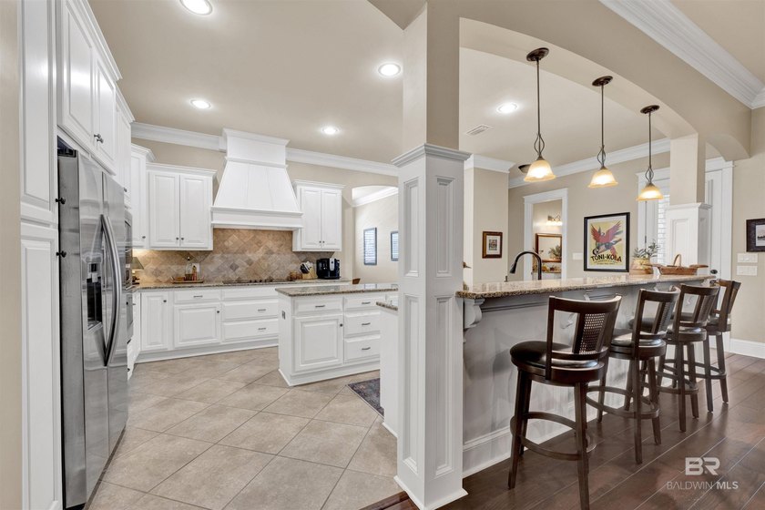 A stunning custom home in the beautiful Summer Lake community - photo 9