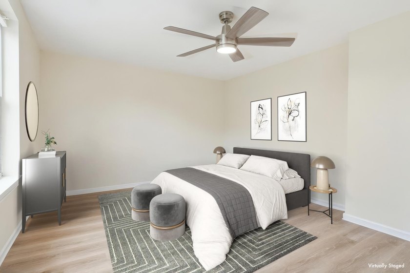 This move-in-ready Colchester Village condo offers fresh paint - photo 3