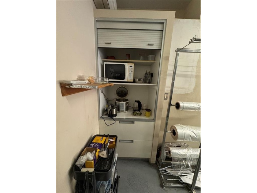 Turn keys dry cleaner For Sale. 10 years business!! this is - photo 6