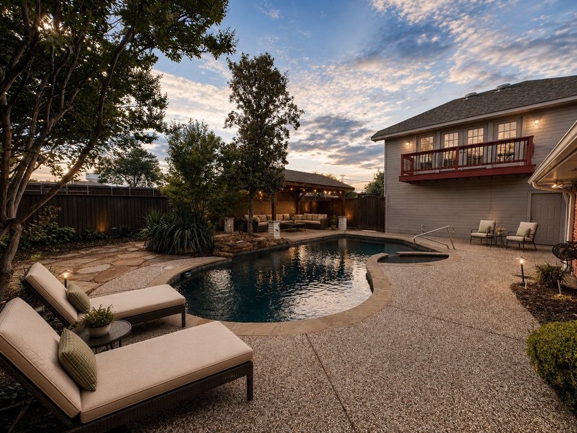 Beautiful 1.5-story home in the desired Canyon Creek subdivision - photo 9