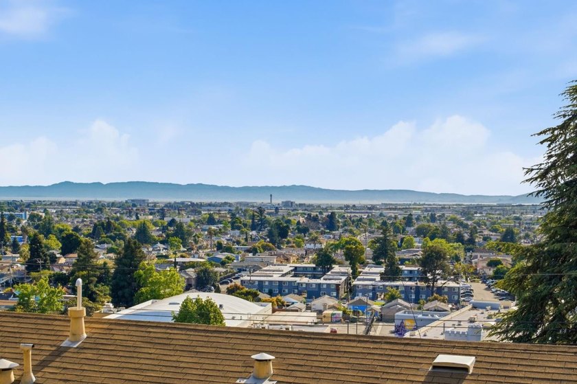 $20K PRICE REDUCTION - TRANSPARENT PRICE! Set on a 10,000+ sq.ft - photo 22