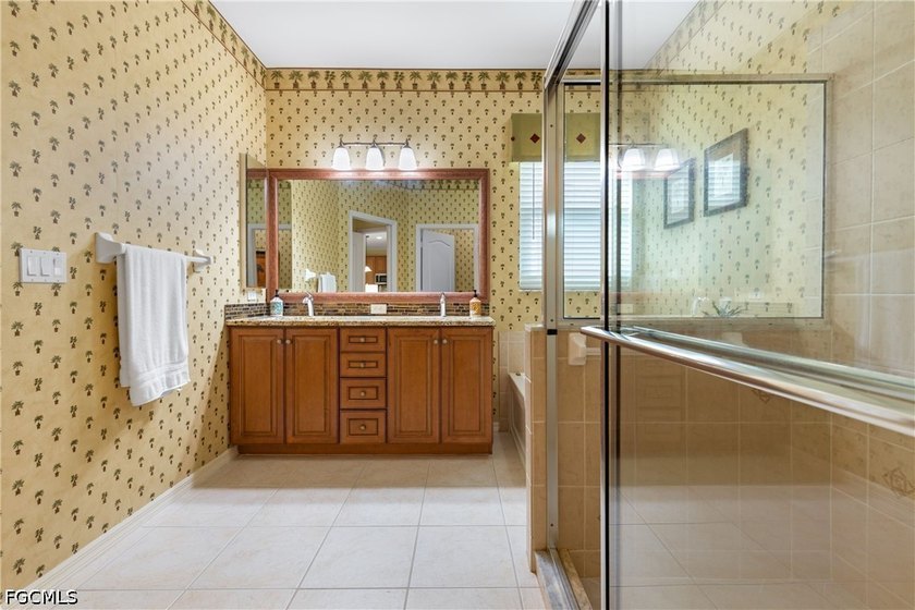 Stunning lakefront pool home in the remarkable gated community - photo 29