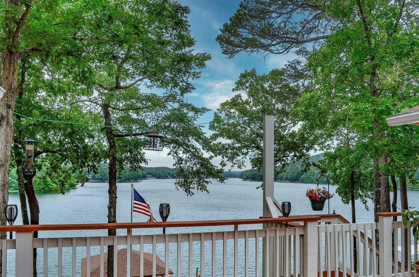 Beautiful 4 bedroom, 3 bath lakefront home on Lake Cortez - photo 44