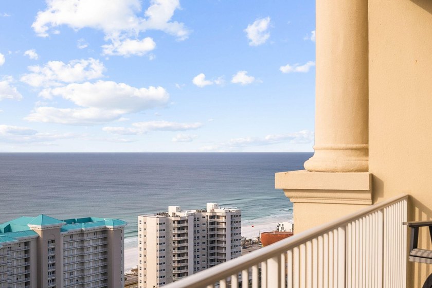 This stunning 4B/4B Penthouse Condo with breathtaking, panoramic - photo 7