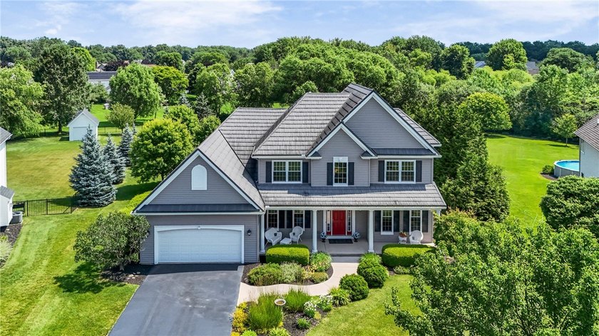 PRISTINE CONTEMPORARY COLONIAL ON A QUIET INTERIOR LOOP STREET! - photo 4