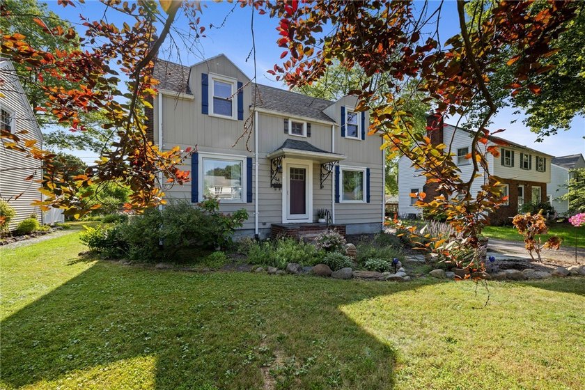 Welcome to 94 Meadow Drive in the heart of Brighton! This - photo 2