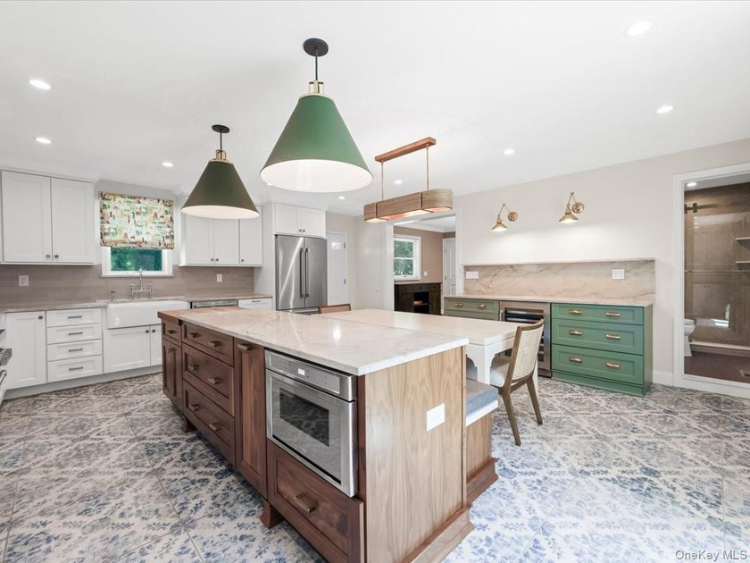 GREAT NECK VILLAGE PRIME LOCATION! Renovated And Move-In Ready - photo 13