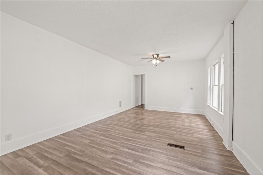 Side-by-side duplex offering a great investment opportunity - photo 5
