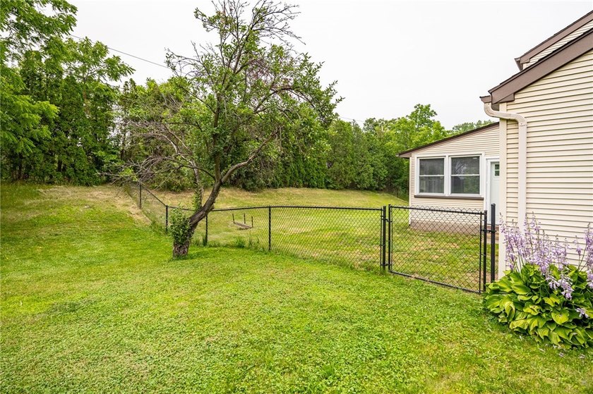 Welcome to 10 Gueymar Circle, a spacious 4-bedroom, 3-bath - photo 38