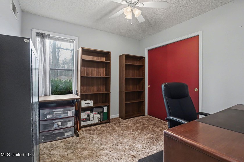 Rare opportunity to own 21+ acres in the heart of Hernando! This - photo 16