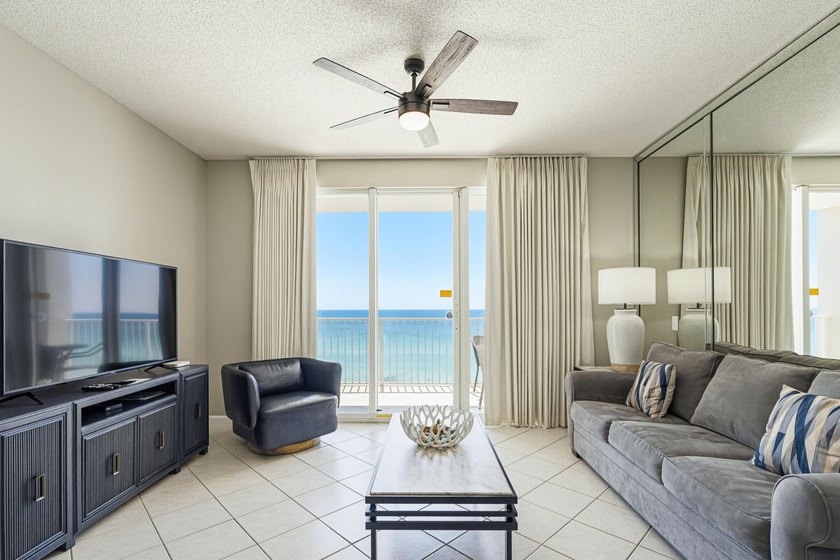 This beautifully updated 1 bedroom, 1.5 bath condo on Miramar - photo 3