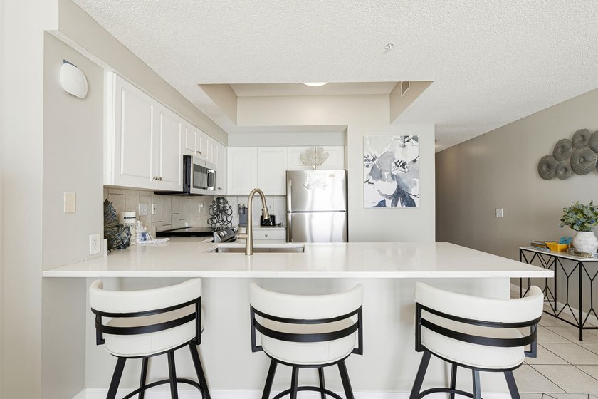 This beautifully updated 1 bedroom, 1.5 bath condo on Miramar - photo 5